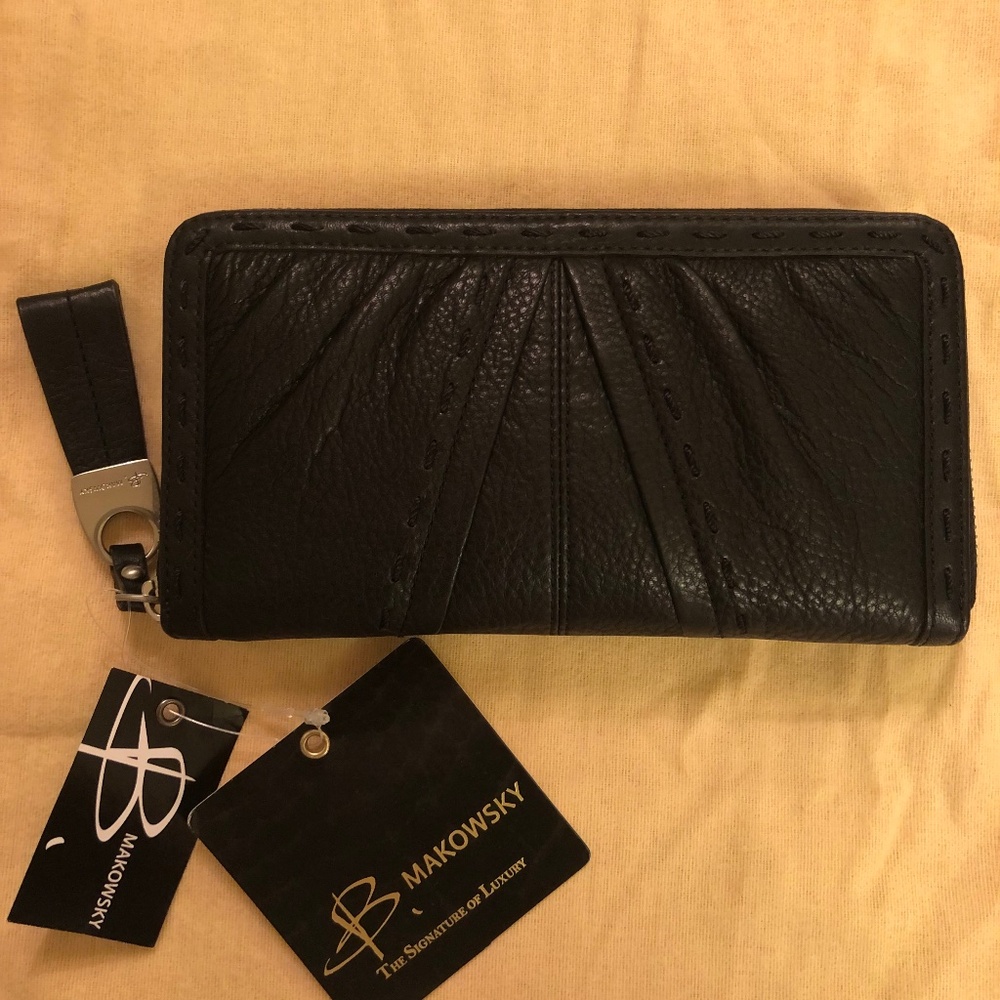 B Makowsky black leather accordion wallet, stitching design